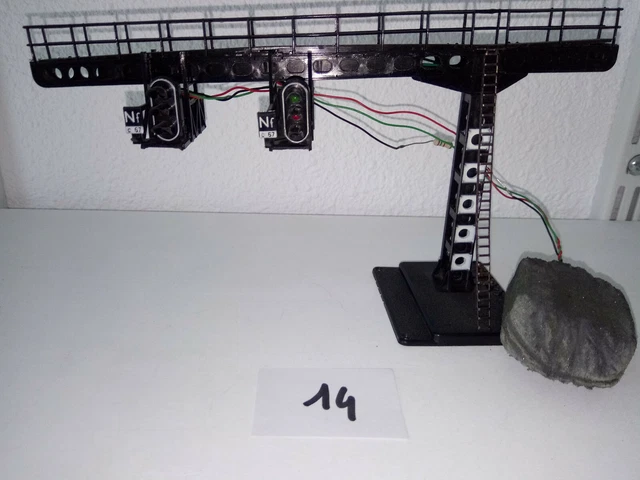 1 POTENCE et 2 NACELLES 2 feux vert / rouge échelle N 1/160 -signal