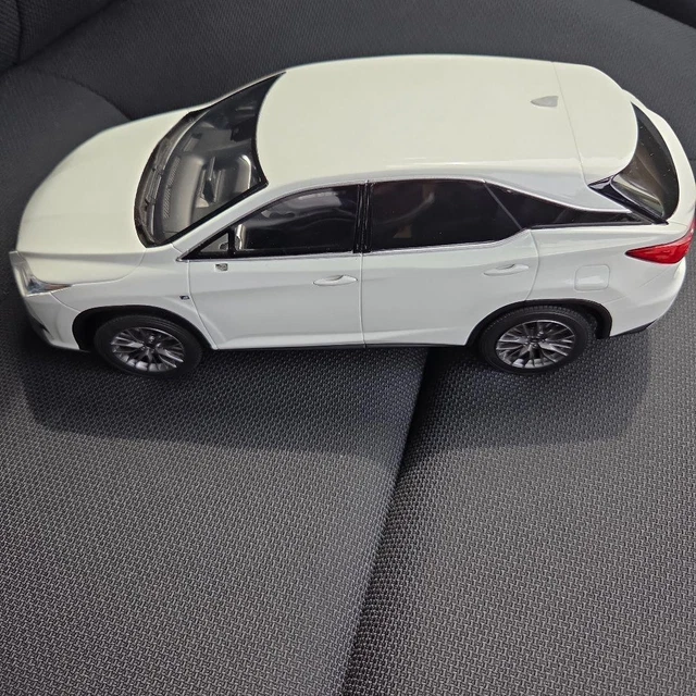 KYOSHO SAMURAI LEXUS RX 200t F Sport 1/18 Scale Diecast Model Car