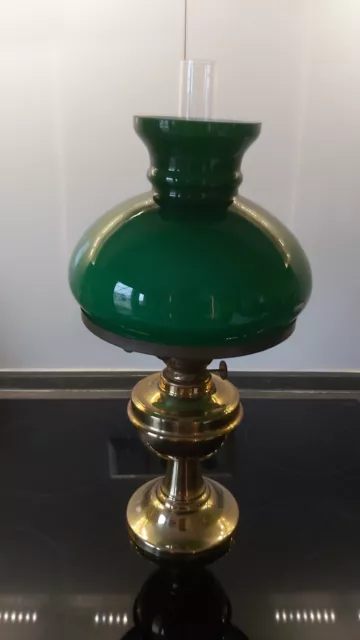 Alte antike Petroleumlampe Messing Leuchte Öllampe grünes Glas Vintage RARE