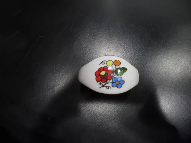 KALOCSA HAND PAINTED PORCELAIN Nepkin Holder ring   3/4" X 1 3/4"