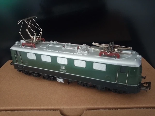 MARKLIN Coffret HO comprenant une locomotive et son tender 8 - Lot 29