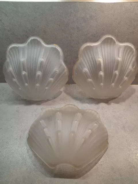 3 Anciennes Appliques En Verre Pressé Coquille St Jacques Art Déco