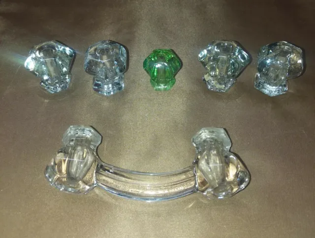 (J13) Lot 6 Pieces True Vintage Glass Drawer Pulls 5 Clear & 1 Green