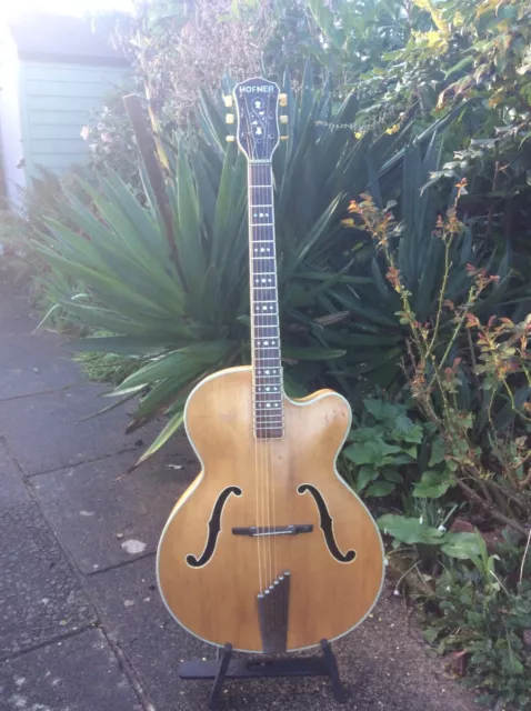 HOFNER President 1960 Archtop Acoustic Guitar  in Natural Blonde.