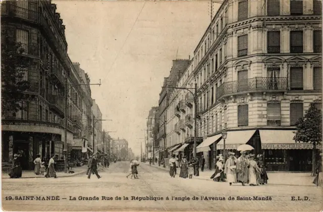 CPA AK St-MANDÉ La Grande Rue de la République a l'angle de L'Avenue (672382)