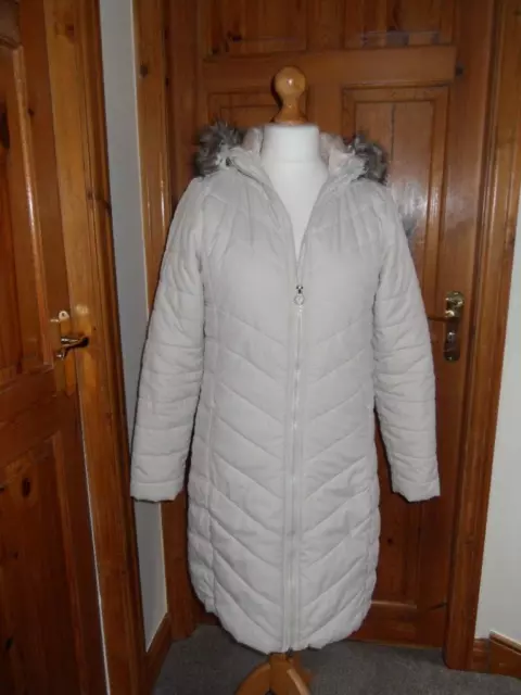 Fantastic Cream Quilted Coat. Regatta size 12. Fur trim hood