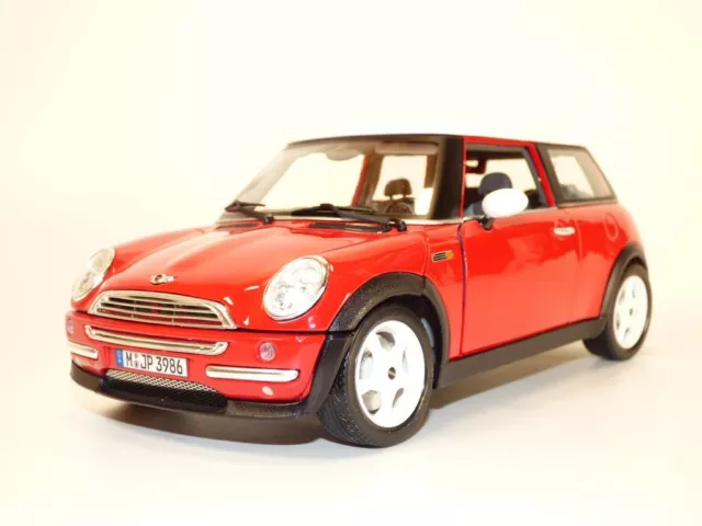 MINI COOPER rouge toit blanc 2001 1/18 R50