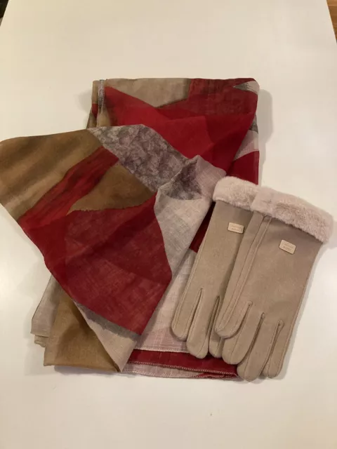 A Fabulous Oversized Scarf /Shawl and Soft Touch Fleece Lined Gloves, Set , BNWT