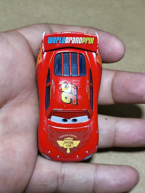 DISNEY PIXAR CARS 2 Lightning McQueen Diecast Piston Cup World Grand ...