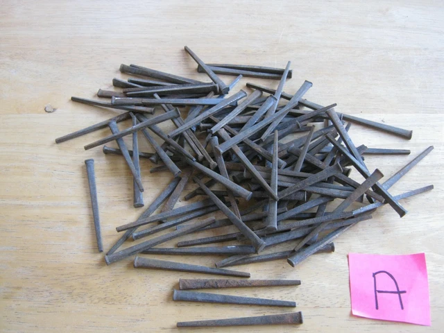 Square Nails 2-1/2" 1 Pound