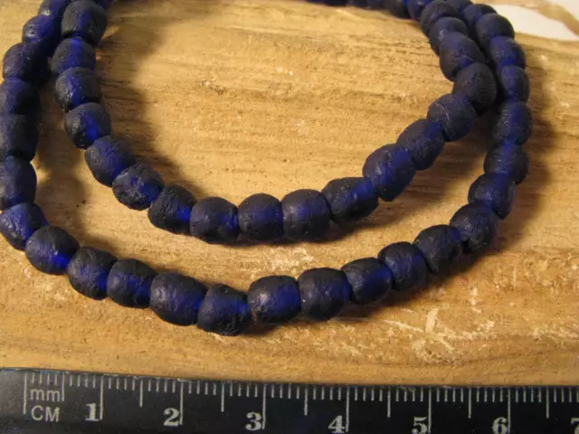 Recyclingglasperlen 6 - 7mm blau AR87 Krobo Recycling Powder Glass Beads Afrozip