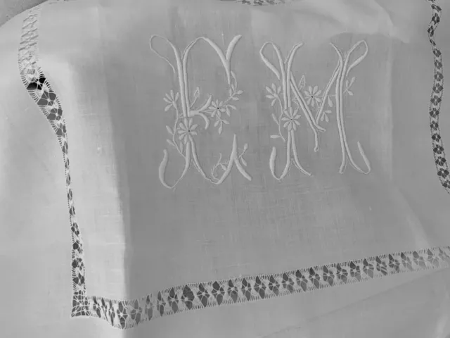 LINGE ANCIEN Petite Nappe Centre De Table Brodé Et Festonné Monogramme E M