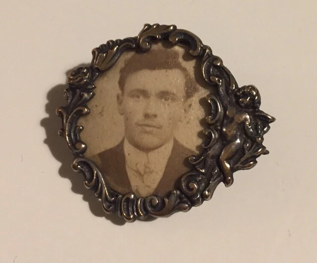 Broche Ancienne Porte-photo En Métal Argenté Feuillagé - Portrait Sépia De Femme - Très Bon état N°1