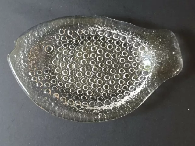 PUKEBERG SWEDEN 22.5cm TEXTURED MID CENTURY STYLE FISH SHAPED SERVING PLATE