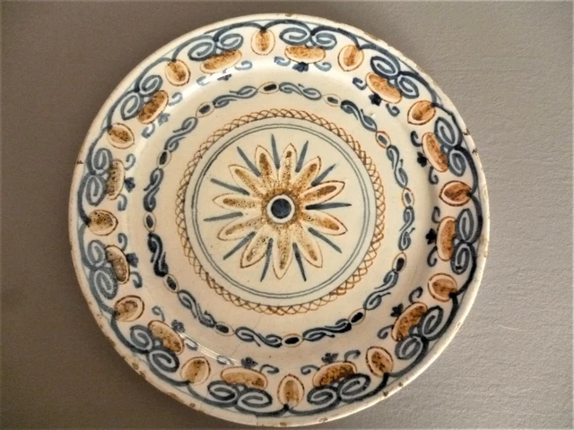 Assiette Ancienne En Faience De Delft