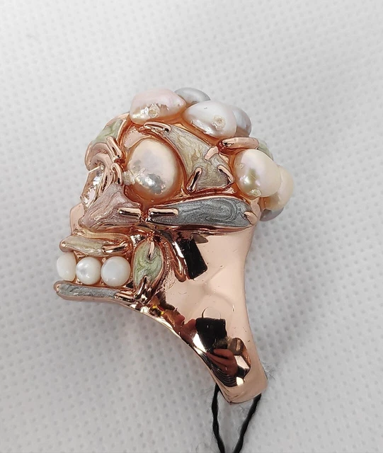 Alexander McQueen Exclusive Pearl Skull Ring With Mother-of-pearl Details Alexander McQueen Exclusive Pearl Skull Ring With Mother-of-pearl Details
