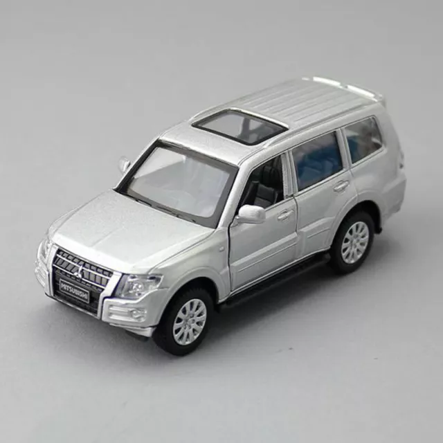1:43 Mitsubishi Pajero 4WD Model Car Diecast Toy Vehicle for Kids Gift Pull Back