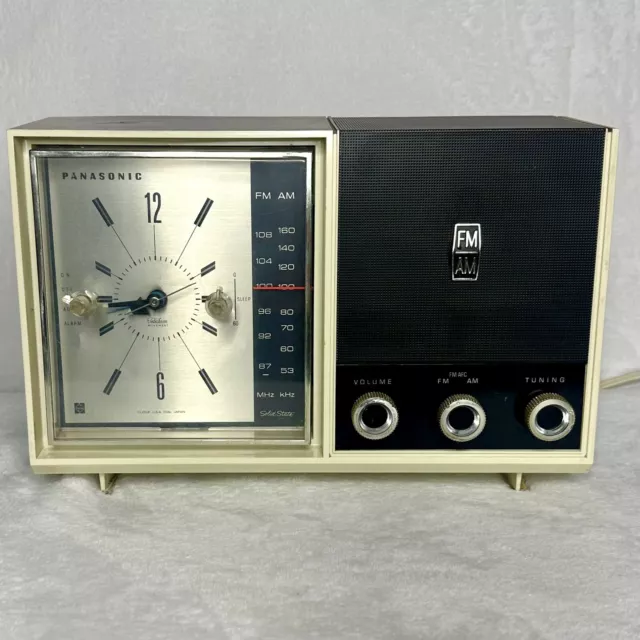 Mid Century Panasonic AM/FM Clock Radio Alarm 1965 Table Top Model RC-7538 MCM