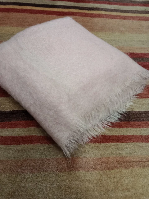 Vintage rosa Mohair-Effekt Deckenüberwurf. Retro rosa Decke 136x185 cm