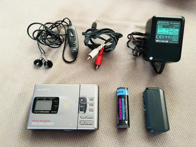 Sony Portable Minidisc Recorder MD Walkman MZ-R30 Full Set Boxed