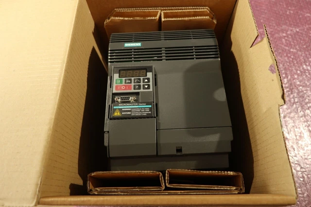 Siemens MICROMASTER Vector 6SE3221-0BC40 FU 2,2 kW 6SE3 221-0BC40