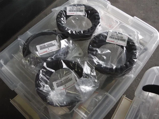 GENUINE TOYOTA AE86 Levin Trueno Rear Coil Spring Insulator Upper ...