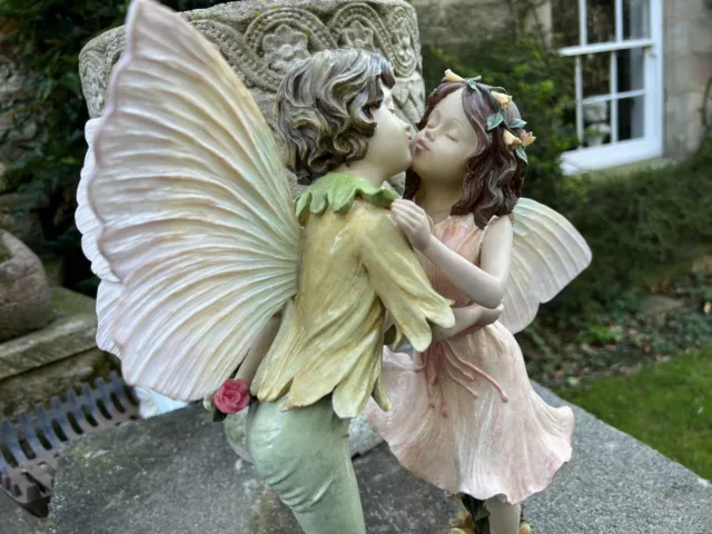 A Fairy Couple Kissing - A lovely Statue by “Past times”