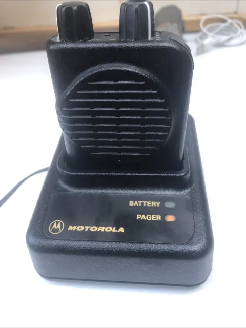 MOTOROLA MINITOR IV (4) UHF PAGER STORED VOICE w OEM Battery Clip Charger & Dock
