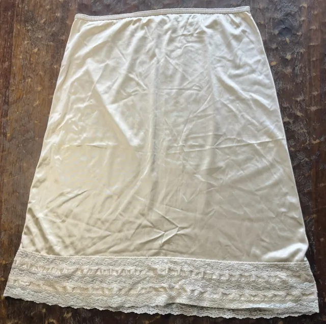 Vintage Champagne Nylon Half Slip Union Made-Made in the USA Size Large (M20)