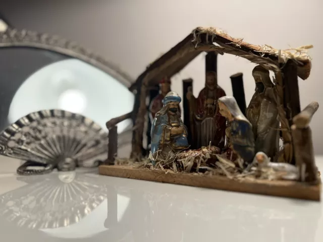 Lovely Vintage Boxed Snow White Christmas Nativity Stable With Porcelain Figures