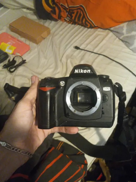 Nikon D D70 6.1MP Digital SLR Camera - Black (Body Only)