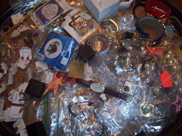 Wholesale Lot Of Mixed, Bulk Assorted Jewelry 118 Pc + 3 + Free Extras Fs Wholesale Lot Of Mixed, Bulk Assorted Jewelry 118 Pc + 3 + Free Extras Fs