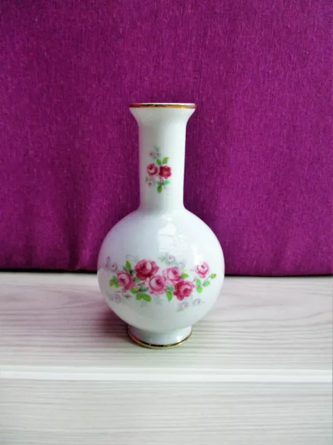 Vase en porcelaine décoré de roses - Portugal