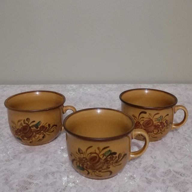 3 tasses à café en faïence polonaise