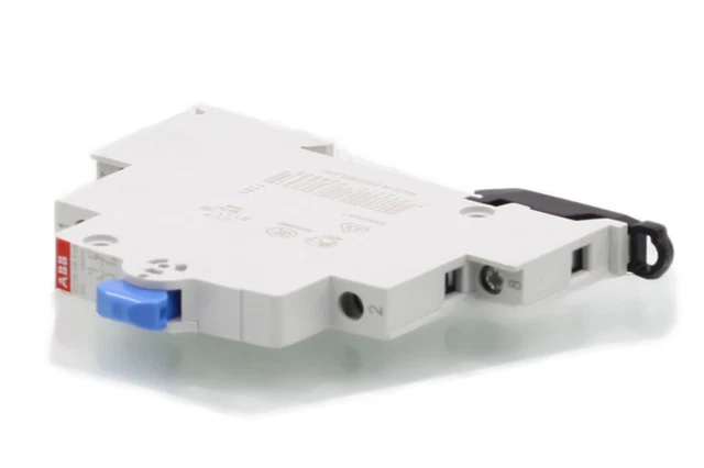 ABB E215-16-11G Bouton Bleu 16A 250V Installation de Série - 7612270938865