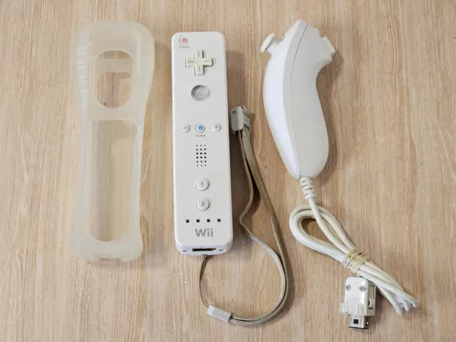 Wii controller on sale and nunchuck