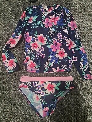 Girls Summer bundle age 7 Swimwear and sandals some new