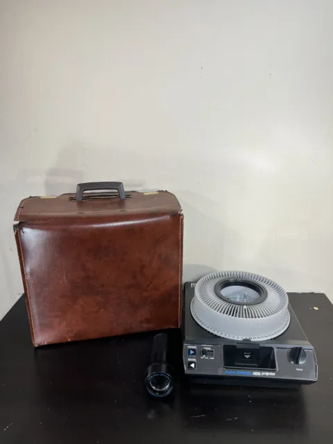 Proyector deslizante Kodak Carousel 4200 con bandeja deslizante, control remoto, lámpara nueva, estuche