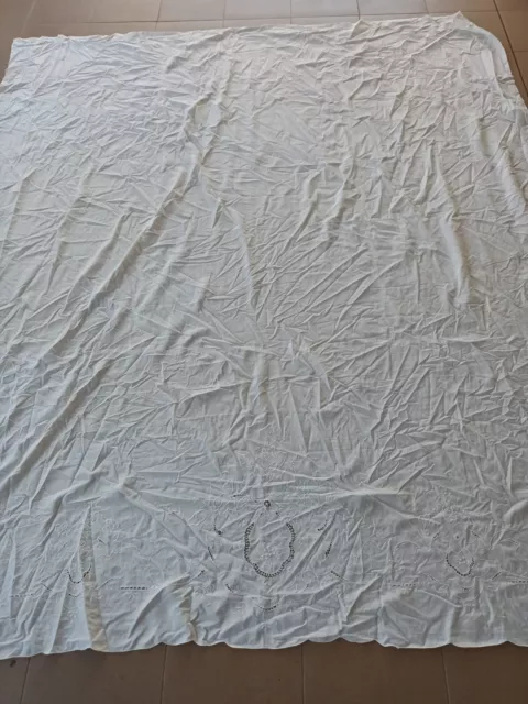 Terzo tendone ricamato