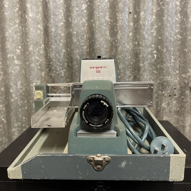 Argus 300 Vintage Slide Projector in Case