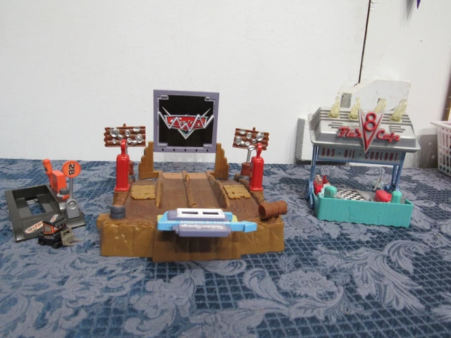 Disney Pixar Cars Radiator Springs Drive-In Drag Strip Flo's V8 Cafe Playset Lot