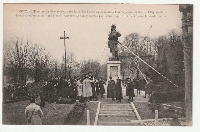 METZ  - Moselle - CPA 57 - Militaire - l' Homme de Fer Statue renversée
