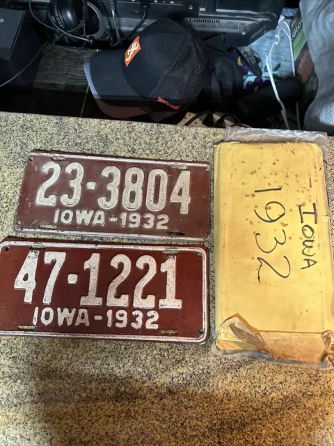 Vintage Iowa 1932 License Plate Tag 32’ Ford Coupe Deuce Non Matching Pair 32’s