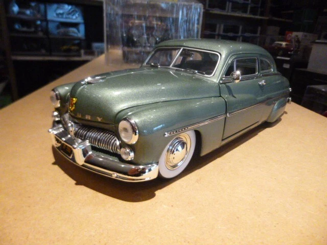 Miniature AutoWorld Mercury Eight 1949 - Échelle 1:18 - Boîte Neuve
