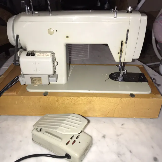 Máquina de coser Frister & Rossmann modelo 45 2