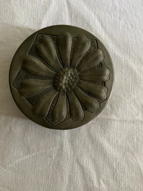 Ancienne boite chef de pêche en étain années 30-1950 couvercle articulé