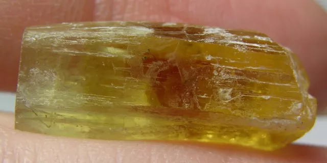 11.95ct Pakistan Raw Rough Yellow Beryl Heliodor Stick Crystal Specimen 2.g 22mm