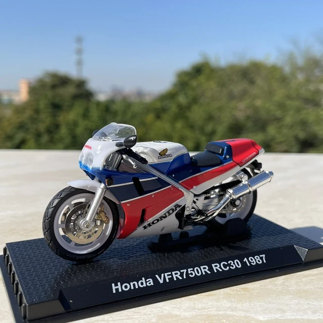 Maquette Moto UH 1/12 – Honda RC30 VFR750R – Carl Fogarty – Isle Of Man TT – Diecast
