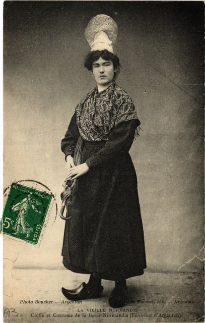 CPA La Vieille Normandie - Coiffe et Costume de la Basse Normandie. (435007)