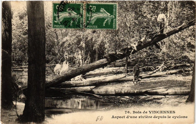 CPA Bois de VINCENNES - Aspect d'une riviere depuis le cyclone (519776)